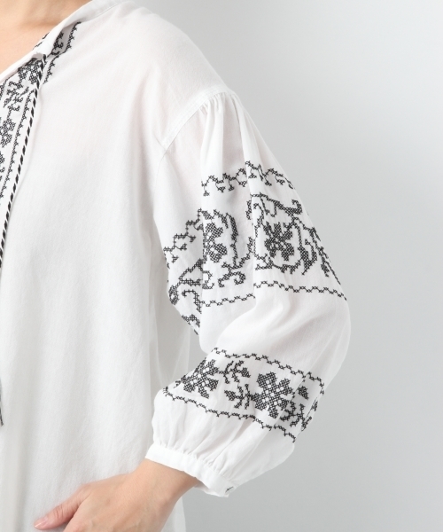 LEPSIM（レプシィム）の「タッセルツキシシュウブラウス7S　779678（シャツ/ブラウス・レディース・ブラック/オフホワイト/ブルー・FREE）」の11枚目の写真