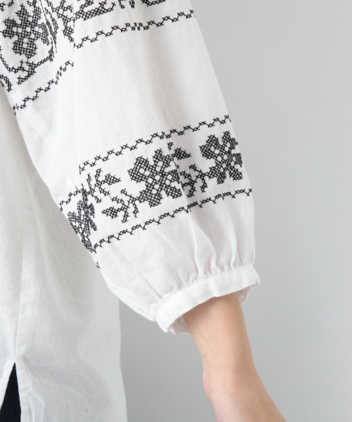 LEPSIM（レプシィム）の「タッセルツキシシュウブラウス7S　779678（シャツ/ブラウス・レディース・ブラック/オフホワイト/ブルー・FREE）」の12枚目の写真