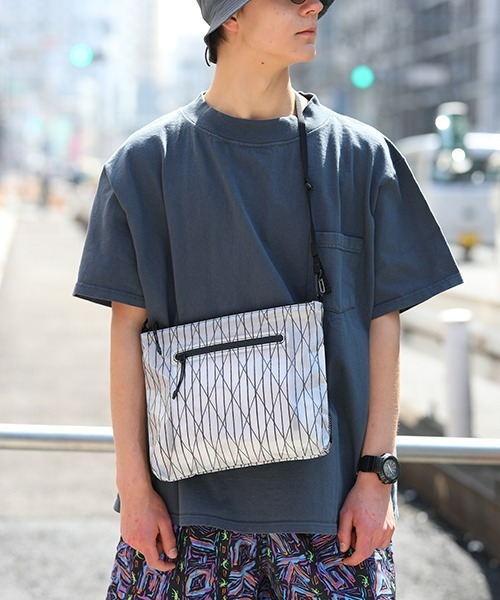 BURLAP OUTFITTER(バーラップアウトフィッター)の「SACOCHE/ サコッシュ(ショルダーバッグ・メンズ・ブラック/グリーン系その他/レッド/ベージュ系その他/ホワイト/カーキブラウン/ブルー系その他/オレンジ/クリア・ONE SIZE)」の9枚目の写真