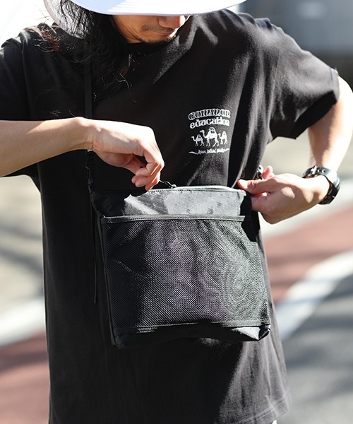 BURLAP OUTFITTER(バーラップアウトフィッター)の「SACOCHE/ サコッシュ(ショルダーバッグ・メンズ・ブラック/グリーン系その他/レッド/ベージュ系その他/ホワイト/カーキブラウン/ブルー系その他/オレンジ/クリア・ONE SIZE)」の3枚目の写真