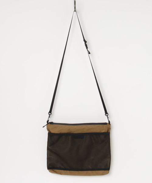 BURLAP OUTFITTER(バーラップアウトフィッター)の「SACOCHE/ サコッシュ(ショルダーバッグ・メンズ・ブラック/グリーン系その他/レッド/ベージュ系その他/ホワイト/カーキブラウン/ブルー系その他/オレンジ/クリア・ONE SIZE)」の16枚目の写真