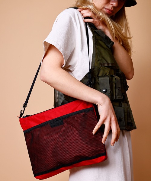 BURLAP OUTFITTER(バーラップアウトフィッター)の「SACOCHE/ サコッシュ(ショルダーバッグ・メンズ・ブラック/グリーン系その他/レッド/ベージュ系その他/ホワイト/カーキブラウン/ブルー系その他/オレンジ/クリア・ONE SIZE)」の22枚目の写真