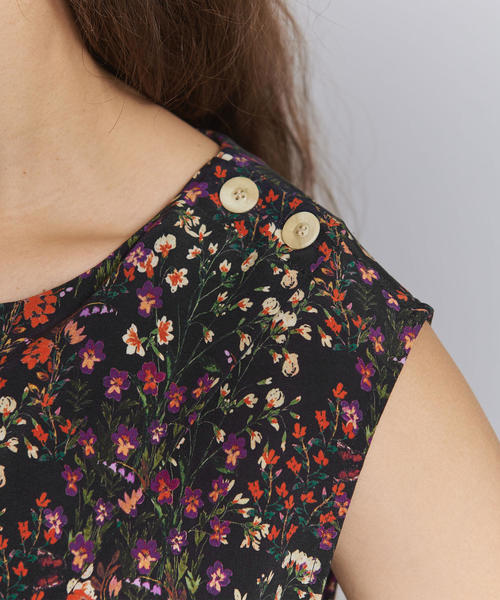 BEAUTY&YOUTH UNITED ARROWS（ビューティーアンドユースユナイテッドアローズ）の「＜BRISEMY＞フラワープリントノースリーブブラウス（シャツ/ブラウス・レディース・ネイビー・38）」の9枚目の写真