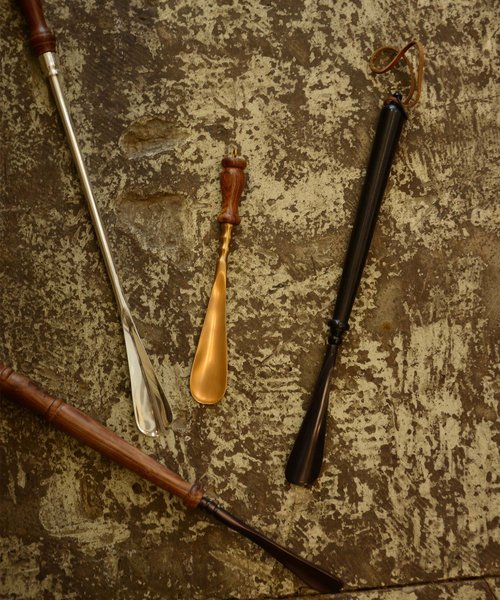 Goody Grams Add（グッディグラムスアド）の「BRASS SHOEHORN-09/ブラス シューホーン-09【靴べら】（シューケア用品・メンズ・ブラック・FREE）」の2枚目の写真