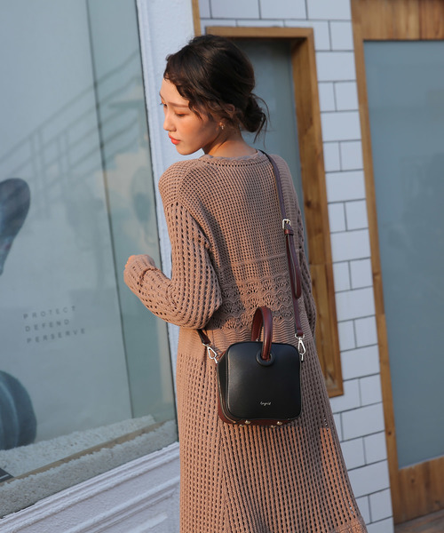 Ungrid（アングリッド）の「【Ungrid/アングリッド】　スクウェアー2WAYショルダーバッグ（ショルダーバッグ・レディース・ブラック/ベージュ/ベージュ系その他/ブルー系その他・FREE）」の2枚目の写真