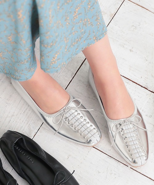 KOBE LETTUCE（コウベレタス）の「レースアップギャザーフラットパンプス（パンプス・レディース・ホワイト/ブラック/その他/シルバー/ミント・L/S/M/LL）」の5枚目の写真