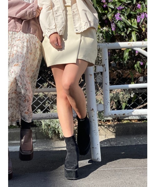 one way（ワンウェイ）の「レザーラップ台形SK（スカート・レディース・ホワイト/ブラック・FREE）」の8枚目の写真