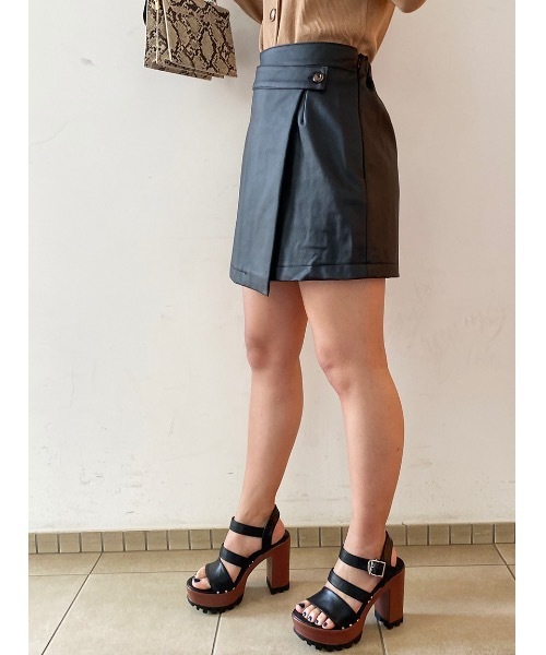 one way（ワンウェイ）の「レザーラップ台形SK（スカート・レディース・ホワイト/ブラック・FREE）」の3枚目の写真