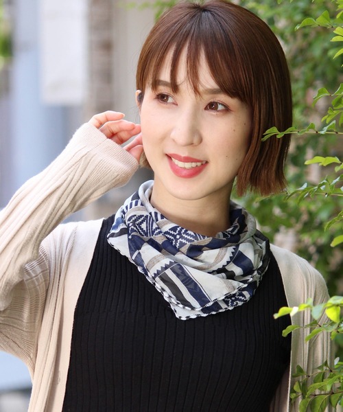 PourVous（プールヴー）の「UVカバーストール シフォン 生地の選べる9柄ストール/花柄 マスクスカーフとしても使えます（マスク・レディース・ホワイト/ブラック/パープル/ネイビー/ピンク/オレンジ/ブルー/ラベンダー/ライトピンク・FREE）」の5枚目の写真