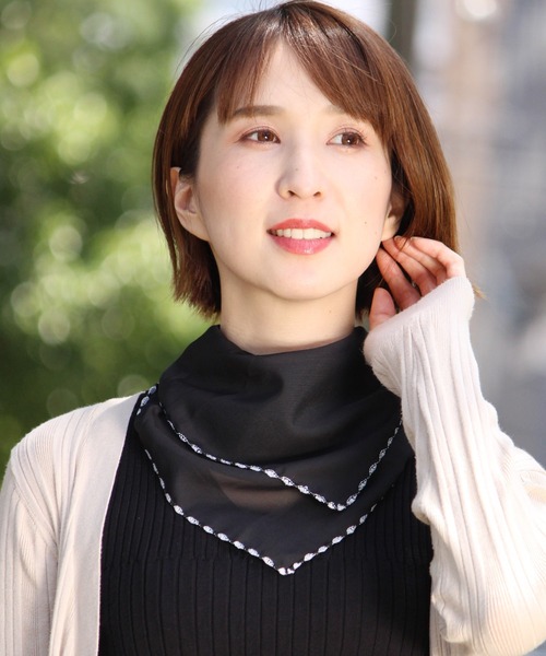 PourVous（プールヴー）の「UVカバーストール シフォン 生地の選べる9柄ストール/花柄 マスクスカーフとしても使えます（マスク・レディース・ホワイト/ブラック/パープル/ネイビー/ピンク/オレンジ/ブルー/ラベンダー/ライトピンク・FREE）」の3枚目の写真