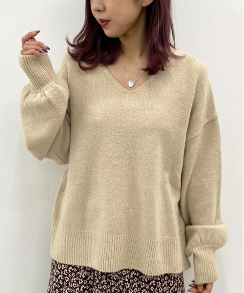 apres jour mignon(アプレジュールミニョン)の「バックアイレットVネックニット【ZOZOTOWN限定アイテム】(ニット/セーター・レディース・ブラック/カーキ/アイボリー/ライトベージュ・X-LARGE/フリー)」の3枚目の写真