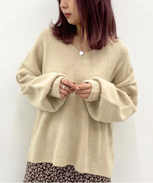 apres jour mignon(アプレジュールミニョン)の「バックアイレットVネックニット【ZOZOTOWN限定アイテム】(ニット/セーター・レディース・ブラック/カーキ/アイボリー/ライトベージュ・X-LARGE/フリー)」の5枚目の写真