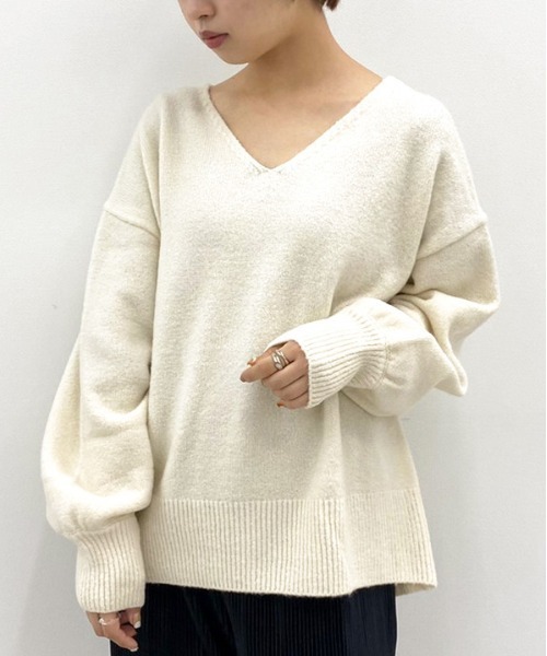 apres jour mignon(アプレジュールミニョン)の「バックアイレットVネックニット【ZOZOTOWN限定アイテム】(ニット/セーター・レディース・ブラック/カーキ/アイボリー/ライトベージュ・X-LARGE/フリー)」の6枚目の写真