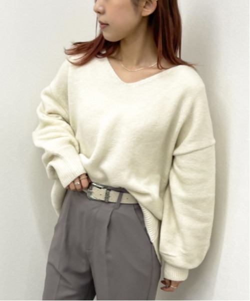apres jour mignon(アプレジュールミニョン)の「バックアイレットVネックニット【ZOZOTOWN限定アイテム】(ニット/セーター・レディース・ブラック/カーキ/アイボリー/ライトベージュ・X-LARGE/フリー)」の12枚目の写真