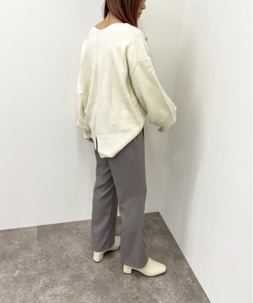 apres jour mignon(アプレジュールミニョン)の「バックアイレットVネックニット【ZOZOTOWN限定アイテム】(ニット/セーター・レディース・ブラック/カーキ/アイボリー/ライトベージュ・X-LARGE/フリー)」の7枚目の写真