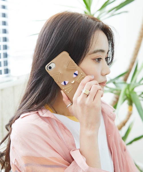 ACCOMMODE（アコモデ）の「サムキャットiPhoneケース 6-8/SE対応（スマホケース/カバー・レディース・ブラック/ベージュ/アイボリー・FREE）」の2枚目の写真