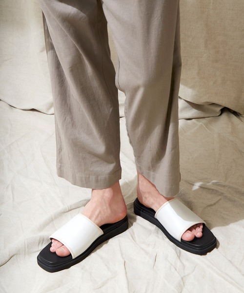 EMMA CLOTHES（エマクローズ）の「スクエアトゥワンストラップサンダル EMMA CLOTHES（サンダル・メンズ・ブラック/オフホワイト/グレイッシュベージュ・S/M/L）」の6枚目の写真