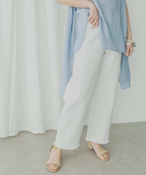 KBF+（ケービーエフプラス）の「KBF+　ハイウエストストレートデニム（デニムパンツ・レディース・オフホワイト/ライトインディゴブルー・38/36）」の13枚目の写真