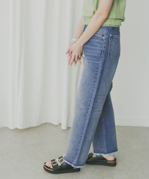 KBF+（ケービーエフプラス）の「KBF+　ハイウエストストレートデニム（デニムパンツ・レディース・オフホワイト/ライトインディゴブルー・38/36）」の7枚目の写真