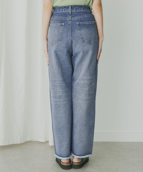 KBF+（ケービーエフプラス）の「KBF+　ハイウエストストレートデニム（デニムパンツ・レディース・オフホワイト/ライトインディゴブルー・38/36）」の14枚目の写真