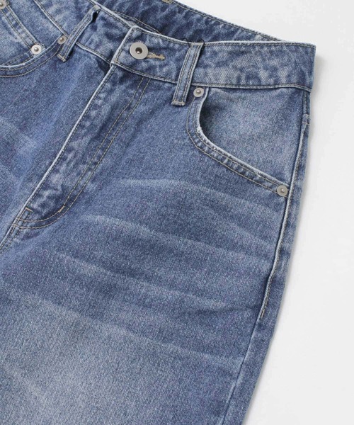 KBF+（ケービーエフプラス）の「KBF+　ハイウエストストレートデニム（デニムパンツ・レディース・オフホワイト/ライトインディゴブルー・38/36）」の4枚目の写真