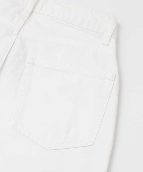 KBF+（ケービーエフプラス）の「KBF+　ハイウエストストレートデニム（デニムパンツ・レディース・オフホワイト/ライトインディゴブルー・38/36）」の19枚目の写真