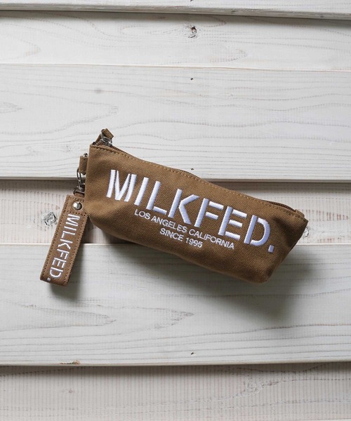 MILKFED.(ミルクフェド)の「STENCIL LOGO PENCIL CASE(ペン類・レディース・ホワイト/ブラック/ベージュ/ネイビー/レッド/ライトパープル/ライトピンク/A・ONE SIZE)」の3枚目の写真