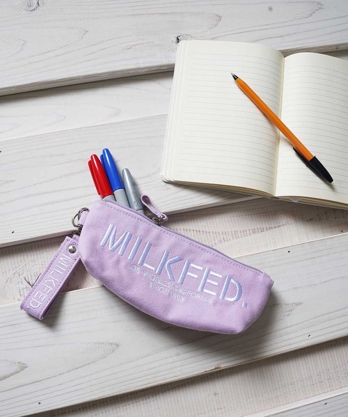 MILKFED.(ミルクフェド)の「STENCIL LOGO PENCIL CASE(ペン類・レディース・ホワイト/ブラック/ベージュ/ネイビー/レッド/ライトパープル/ライトピンク/A・ONE SIZE)」の5枚目の写真