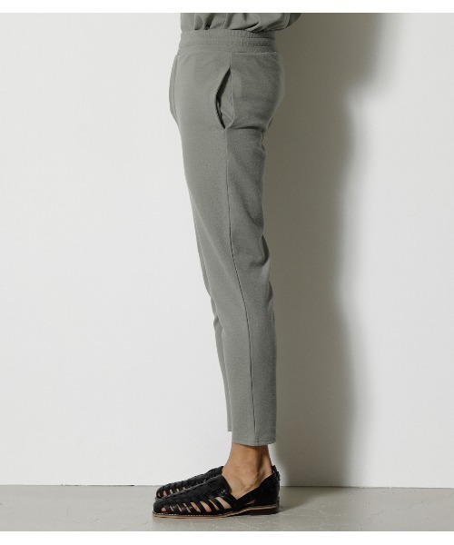 AZUL by moussy（アズールバイマウジー）の「UNDULATION SURFACE ANKLE PANTS/アンジュレーションサーフェスアンクルパンツ（その他パンツ・メンズ・ブラック/ライトカーキ・SMALL/MEDIUM/LARGE）」の16枚目の写真