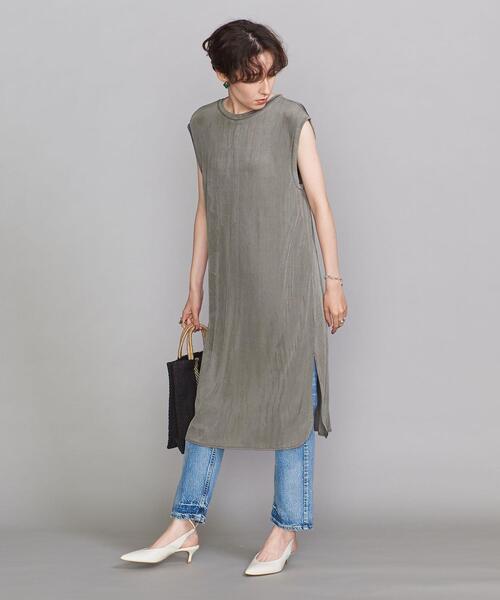 BEAUTY&YOUTH UNITED ARROWS（ビューティーアンドユースユナイテッドアローズ）の「BY シャイニースリットノースリーブ ワンピース -ウォッシャブル-◆（ワンピース・レディース・ブラック/グレー/オリーブ・FREE）」の2枚目の写真