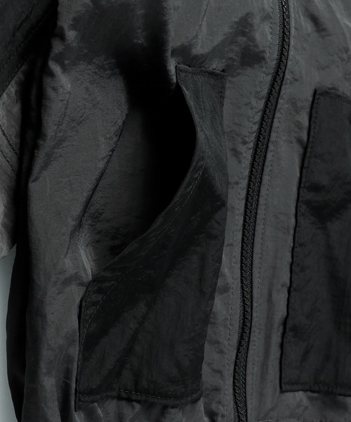 BRANSHES（ブランシェス）の「【撥水加工】ウインドブレーカー（ナイロンジャケット・キッズ・チャコールグレー/ブラック・130cm/140cm/110cm/90cm/100cm/120cm/150cm）」の13枚目の写真