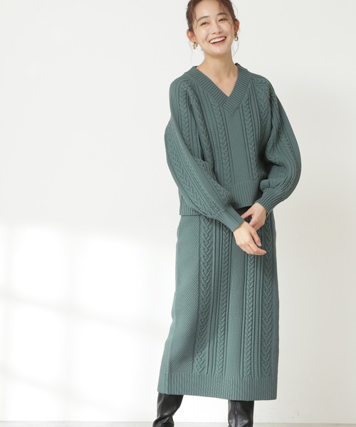 N.(N. Natural Beauty Basic)(エヌエヌナチュラルビューティーベーシック)の「◆Vネックケーブルニットセットアップ(ワンピース・レディース・モカ/クリーム/グリーン/グレイッシュブルー/パープル・MEDIUM)」の1枚目の写真