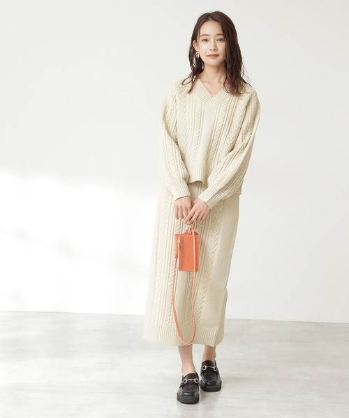 N.(N. Natural Beauty Basic)(エヌエヌナチュラルビューティーベーシック)の「◆Vネックケーブルニットセットアップ(ワンピース・レディース・モカ/クリーム/グリーン/グレイッシュブルー/パープル・MEDIUM)」の18枚目の写真