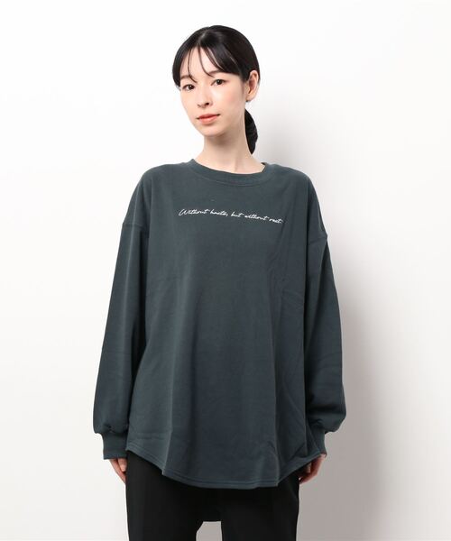 Lugnoncure（ルノンキュール）の「スモールロゴ刺繍ラウンドヘムスウェット（スウェット・レディース・チャコール/ベージュ/オフホワイト・ﾌﾘ-）」の2枚目の写真