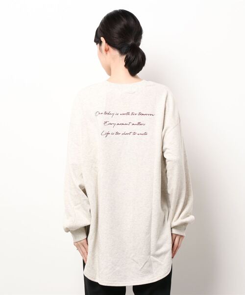 Lugnoncure（ルノンキュール）の「スモールロゴ刺繍ラウンドヘムスウェット（スウェット・レディース・チャコール/ベージュ/オフホワイト・ﾌﾘ-）」の4枚目の写真