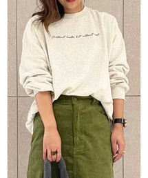 スモールロゴ刺繍ラウンドヘムスウェット