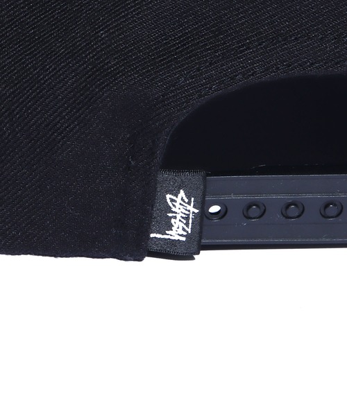STUSSY(ステューシー)の「STUSSY/ステューシー BASIC STOCK SNAPBACK フラットバイザーキャップ(キャップ・メンズ・ブラック/ライトブラウン/ネイビー・ONE SIZE)」の6枚目の写真