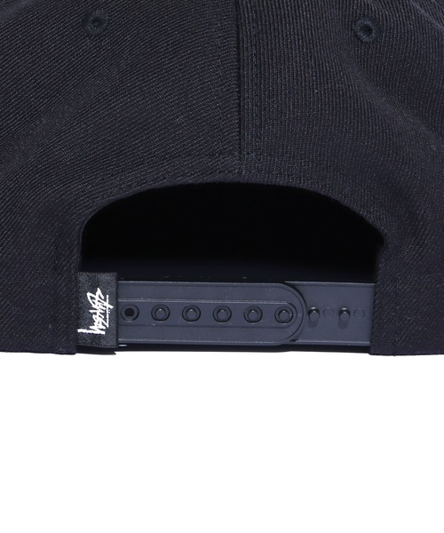 STUSSY(ステューシー)の「STUSSY/ステューシー BASIC STOCK SNAPBACK フラットバイザーキャップ(キャップ・メンズ・ブラック/ライトブラウン/ネイビー・ONE SIZE)」の4枚目の写真