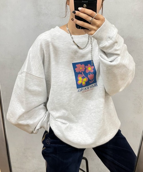 WHO'S WHO gallery(フーズフーギャラリー)の「【BLESS YOU/ブレスユー】フラワーボックスプリントクルースウェット(スウェット・メンズ・アッシュグレー/ブラック/グリーン/イエロー・FREE)」の2枚目の写真