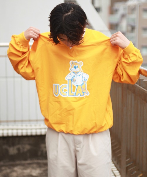 UCLA(ユーシーエルエー)の「UCLA カレッジロゴ Vネック ナイロンプルオーバー(ナイロンジャケット・メンズ・ブラック/ネイビー/イエロー/グリーン・M/L)」の21枚目の写真