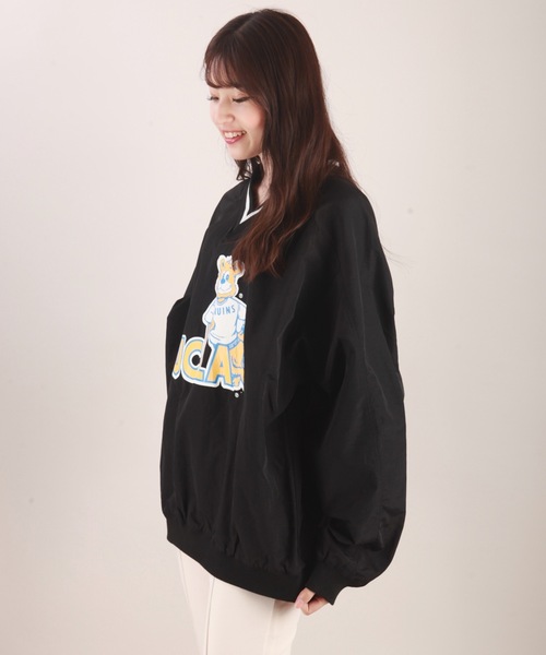 UCLA(ユーシーエルエー)の「UCLA カレッジロゴ Vネック ナイロンプルオーバー(ナイロンジャケット・メンズ・ブラック/ネイビー/イエロー/グリーン・M/L)」の12枚目の写真