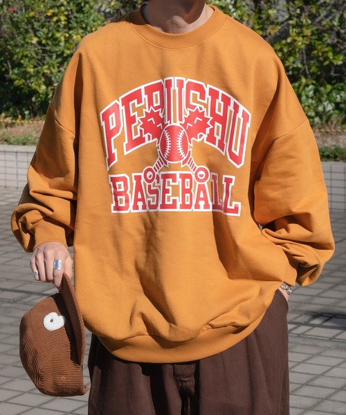 Perushu(ペルーシュ)の「ベースボールプリントスウェット(スウェット・メンズ・ネイビー/アイボリー/マスタード・MEDIUM/LARGE)」の1枚目の写真