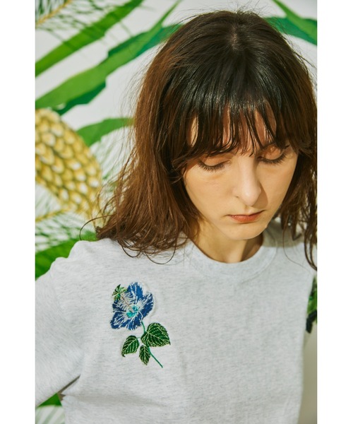 AlexanderLeeChang(アレキサンダーリーチャン)の「AlexanderLeeChang/アレキサンダーリーチャン SO STITCH T フラワー Tシャツ(Tシャツ/カットソー・メンズ・アッシュグレー/ブラック/サンドベージュ・2/4/3)」の16枚目の写真
