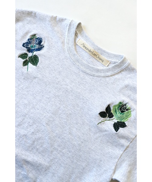 AlexanderLeeChang(アレキサンダーリーチャン)の「AlexanderLeeChang/アレキサンダーリーチャン SO STITCH T フラワー Tシャツ(Tシャツ/カットソー・メンズ・アッシュグレー/ブラック/サンドベージュ・2/4/3)」の5枚目の写真