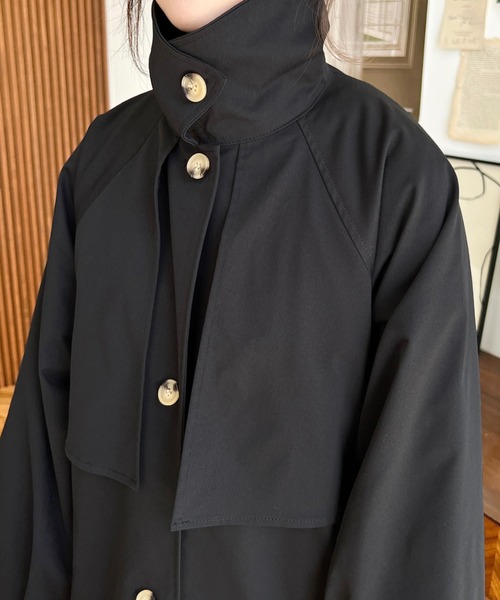 moment+（モーメントプラス）の「コットンライクツイルケープデザイン2WAYカラーロングコート（ステンカラーコート・レディース・ブラック/ベージュ/アイボリー/ライトカーキ/グレイッシュベージュ/ネイビー/カーキ・M/L）」の19枚目の写真