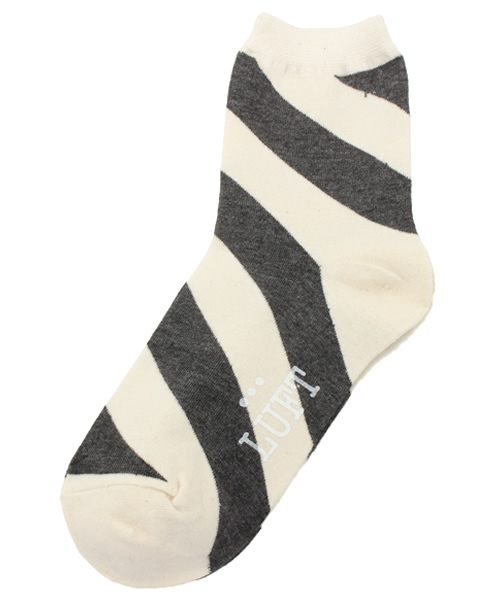 Anoutcommune（アナウトコミューン）の「【LUFT】 Slant border sox ［SHORT］（ソックス/靴下・メンズ・チャコールグレー/グリーン/ネイビー/レッド・FREE）」の2枚目の写真