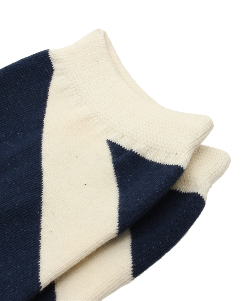 Anoutcommune（アナウトコミューン）の「【LUFT】 Slant border sox ［SHORT］（ソックス/靴下・メンズ・チャコールグレー/グリーン/ネイビー/レッド・FREE）」の5枚目の写真