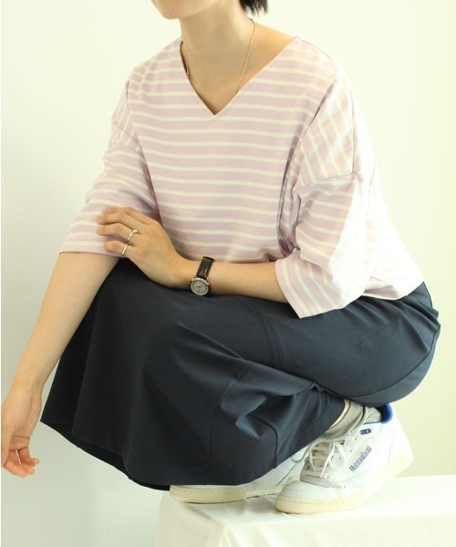 leswel（レスウェル）の「【M～5L 大きいサイズ】ボーダー ドルマン カットソー（Tシャツ/カットソー・レディース・ベージュ/ネイビー/オフホワイト/ピンク・LL/3L/4L/5L/M/L）」の4枚目の写真