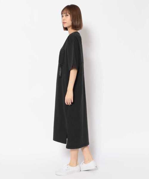 AVIREX(アヴィレックス)の「FADE WASH TAPE LOGO ONEPIECE/ フェイドウォッシュ ロゴワンピース(ワンピース・レディース・イエロー/オリーブ/オフホワイト/ブラック・FREE)」の3枚目の写真