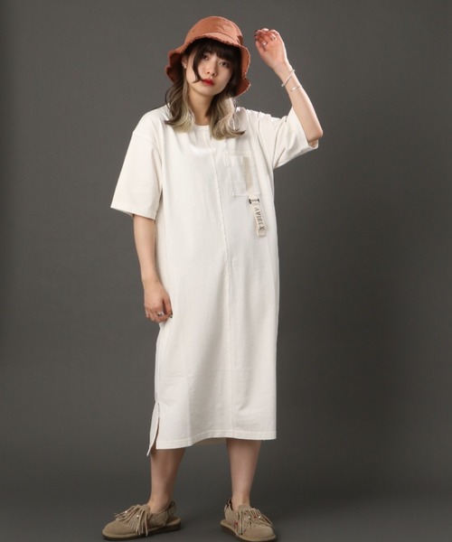 AVIREX(アヴィレックス)の「FADE WASH TAPE LOGO ONEPIECE/ フェイドウォッシュ ロゴワンピース(ワンピース・レディース・イエロー/オリーブ/オフホワイト/ブラック・FREE)」の17枚目の写真